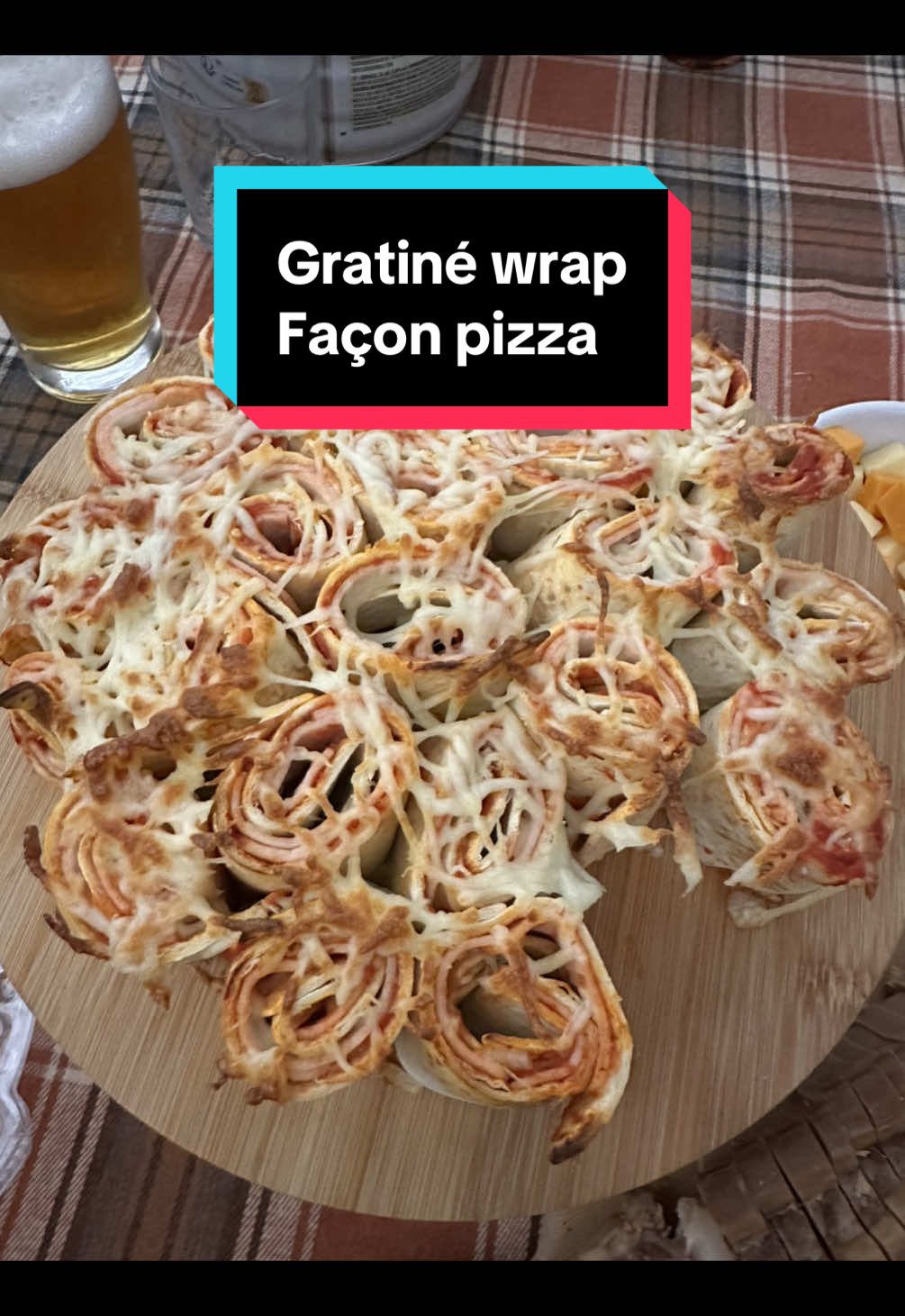 Ce roulé de wrap gratiné… c’est l’idée apéro qui fait fondre tout le monde 🔥 Simple, croustillant et ultra fondant — sauce pizza, jambon, fromage 🤤 À partager, à grignoter… bref, à adopter ! 😍 👉 Abonne-toi pour encore plus d’idées apéros et recettes gourmandes ✨ #aperodinatoire #wrapgratiné #recettefacile #flosettecuisine #tiktokfood    