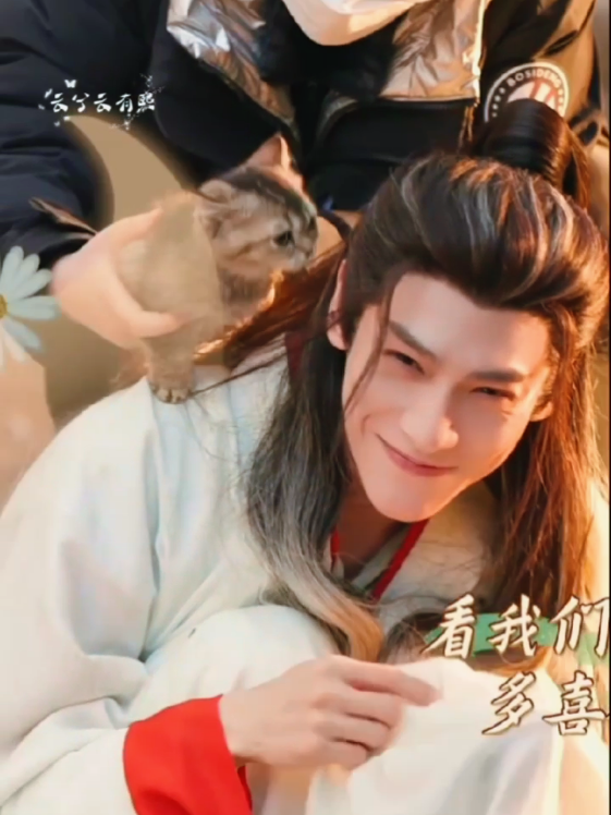 Xin chào Đường Hồ Lô....í nhầm Đường Meo Meo...í Đường Lệ Từ ☺️😂 Thấy ngta cưng ròi leo lên đầu ngta dị ó hỏ bé meomeo kiaa ☺️☺️    Phim Thủy Long Ngâm đang phát sóng 17h mỗi ngày #lavanhi_luoyunxi  #luoyunxi  #lavanhi  #thuylongngam  #tiktok     