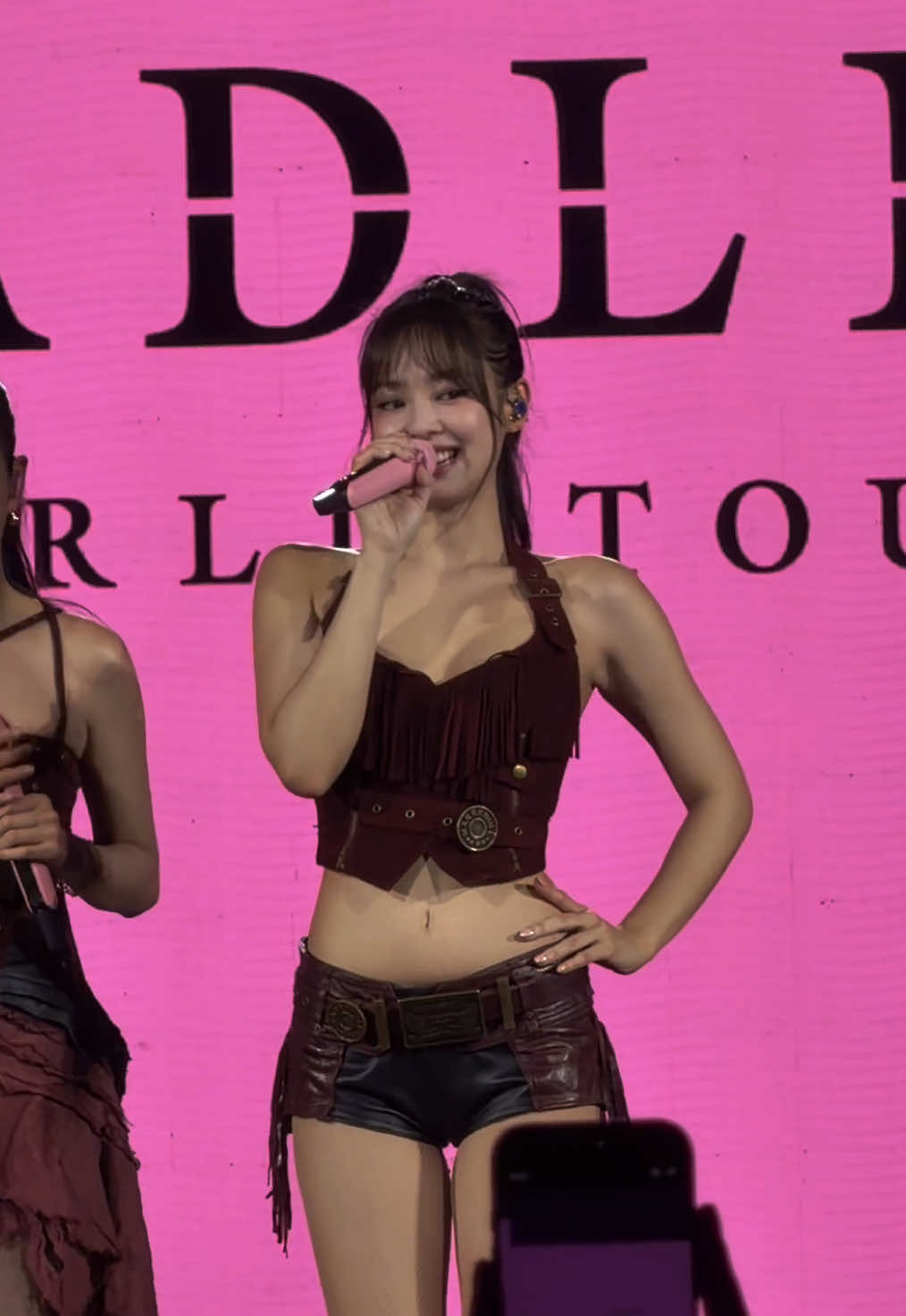 jennieeeeeeeeeeeeee day2😭😭😭 #jennie #lisa #jenniekim #jennieblackpink #bornpinkinbangkok 