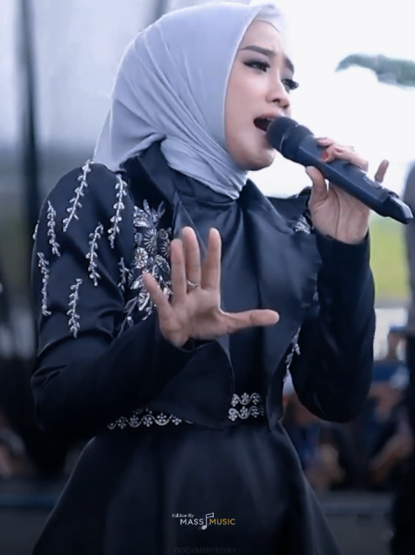 Engkau datang di saat cinta terluka... #gelasretak #anisarahma #newpallapa #dangdutkoplo 