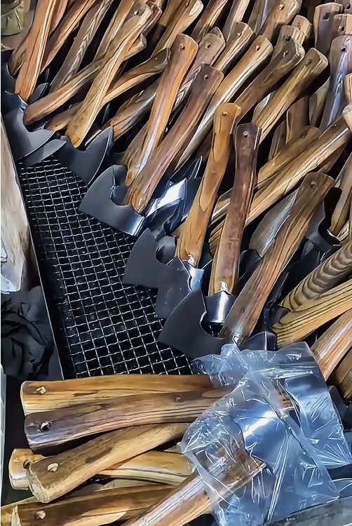 ขวานพร้อมด้าม #ขวาน #ขวานด้ามไม้ #ขวานผ่าฟืน #ขวานเหล็ก #ขวานเหล็กแหนบ