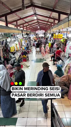 Kegiatan rutin tapi bagi yang baru berkunjung ke Jogja, ikut menyanyikan lagu Indonesia Raya di dalam pasar bikin merinding dan terharu. #jogjaistimewa #yogyakarta #jogjaku
