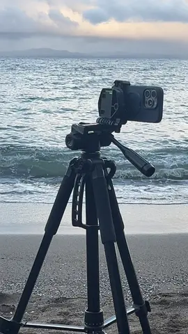 Pwede kana mag picture kahit mag isa kalang, mag emo emo gamit etong ating tripod😍#tripod #phoneholder 