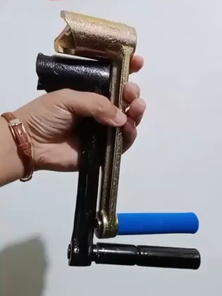 Handle starter/engkol untuk mesin disel   Produktivitas lancar, hasil maksimal! Kami menyediakan berbagai alat sparepart pertanian & teknik mulai dari Drag Pump, Milling Padi, hingga Pully Mobil. Produk berkualitas, awet, dan siap mendukung usaha Anda. 🚏 Lok : Tegal-Jawa Tengah #AlatPertanian #AlatTeknik #MesinPertanian #MesinTeknik #SparepartMesin #AlatIndustri #MesinIndonesia #TeknikPertanian #MesinModern #AlatProduksi #arjunajayateknik