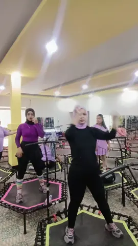 trampolin class sanggar gusti 💃😎👏🏻 #trampoline #senam #bestmoment #aerobik 