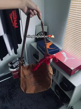 #slingbag #kalcerculture #kalcerstyle #tasselempang #skenaoutfit 