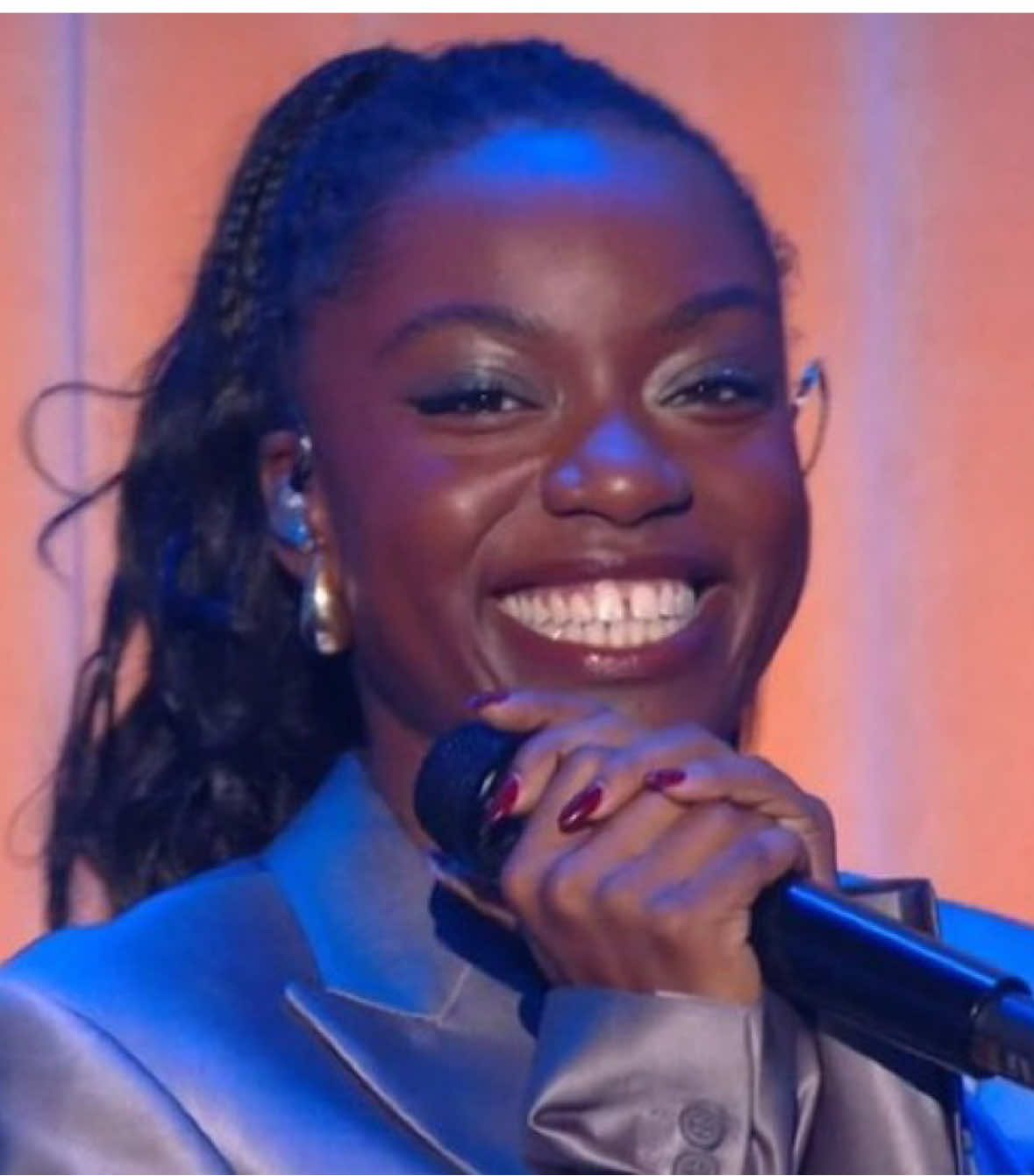 Prestation qui a permis à Sarah de remporter l’immunité du top 3  On retrouvera Sarah pour une 3ème semaine d’office  @ITSAAN si fière 🥹#staracademy Tout les droits réservée à TF1+