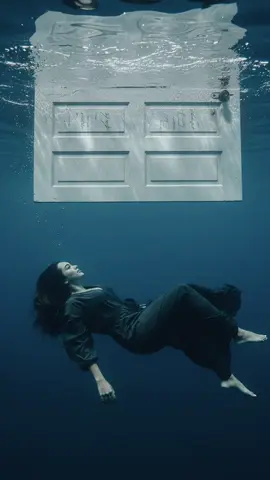 aku terombang-ambing dan kebingungan mencari satu kata ikhlas di antara berjuta juta ke tidak terimaan yang aku terima... 