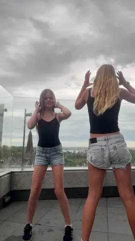 make it move #TheBondiBlondes #fyp #fypシ゚viral #xyzabc #jeans 