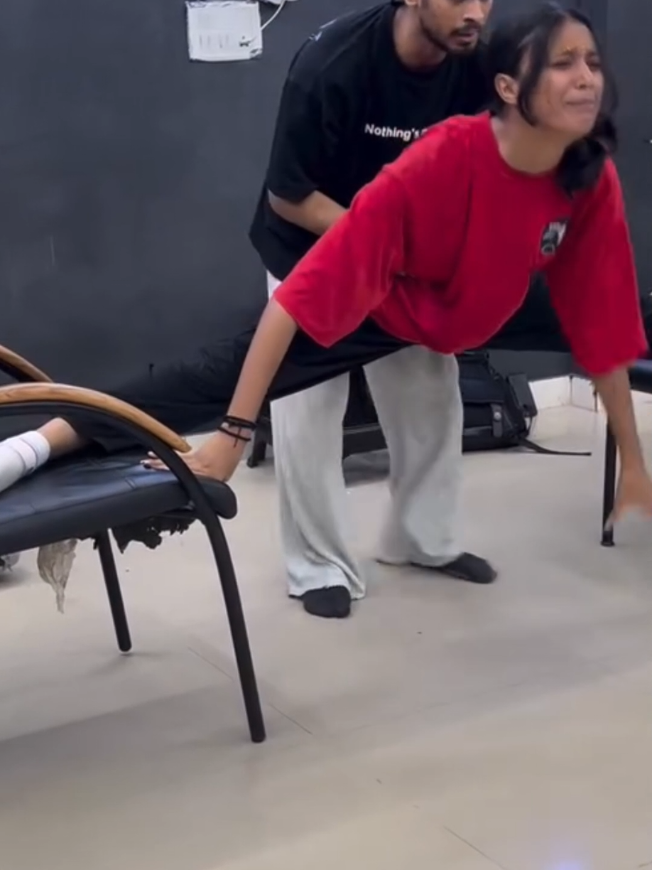 legs stretching for dance competition.u van do this?#training #gymnastic #gymnasticstutorials #gymgirl #creatorsearchinsights 