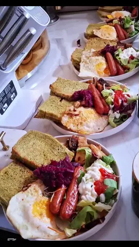Our  English breakfast morning ;spinach bread and milk tea.. Enjoy😋 #breakfast #englishbreakfast #mumlife #foryou #fyp 