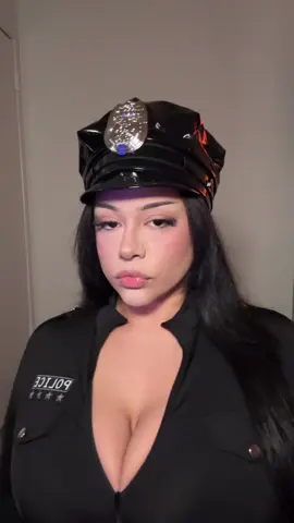 Just call me 🚨 #fyp #halloween #halloweencostume #paratii #viral 