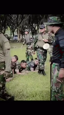 squad komando 😎 selang tanda cinta dari pelatih memang membekas tatapi semua itu untuk membentuk karakter dan kekuatan sejatinya jiwa korsa prajurit 2x sejati,dan kebersamaan penuh makna🔥🇮🇩#tniprima🔥💪🇮🇩 #nkrihargamati🇮🇩 #____motifasi_hari_ini_____ #fypシ゚viral #fypシ゚viral 