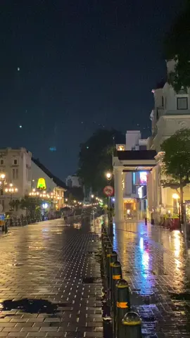 Lari-larian sambil hujan-hujanan di kota lama ternyata seru juga  #semarang #fyp #fypシ #xybca #semarangstory #semarang24jam #kotalamasemarang #kotalama #hujan 