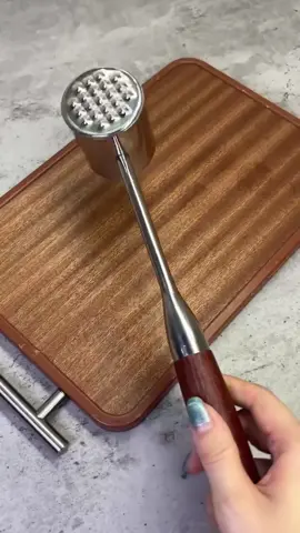 Look, this stainless steel meat hammer has a unique shape and is super eye-catching! Unexpectedly, it is also a good hand in hammering garlic.#stainlesssteelmeathammer #meathammer #kitchentool #CookingHacks 