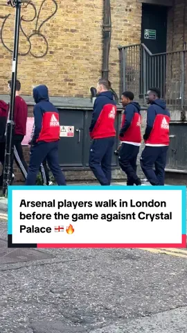 Arsenal players walk in London before the game agaisnt Crystal Palace 🏴󠁧󠁢󠁥󠁮󠁧󠁿🔥 #arsenal #arsenalfc #PremierLeague #london #saka 