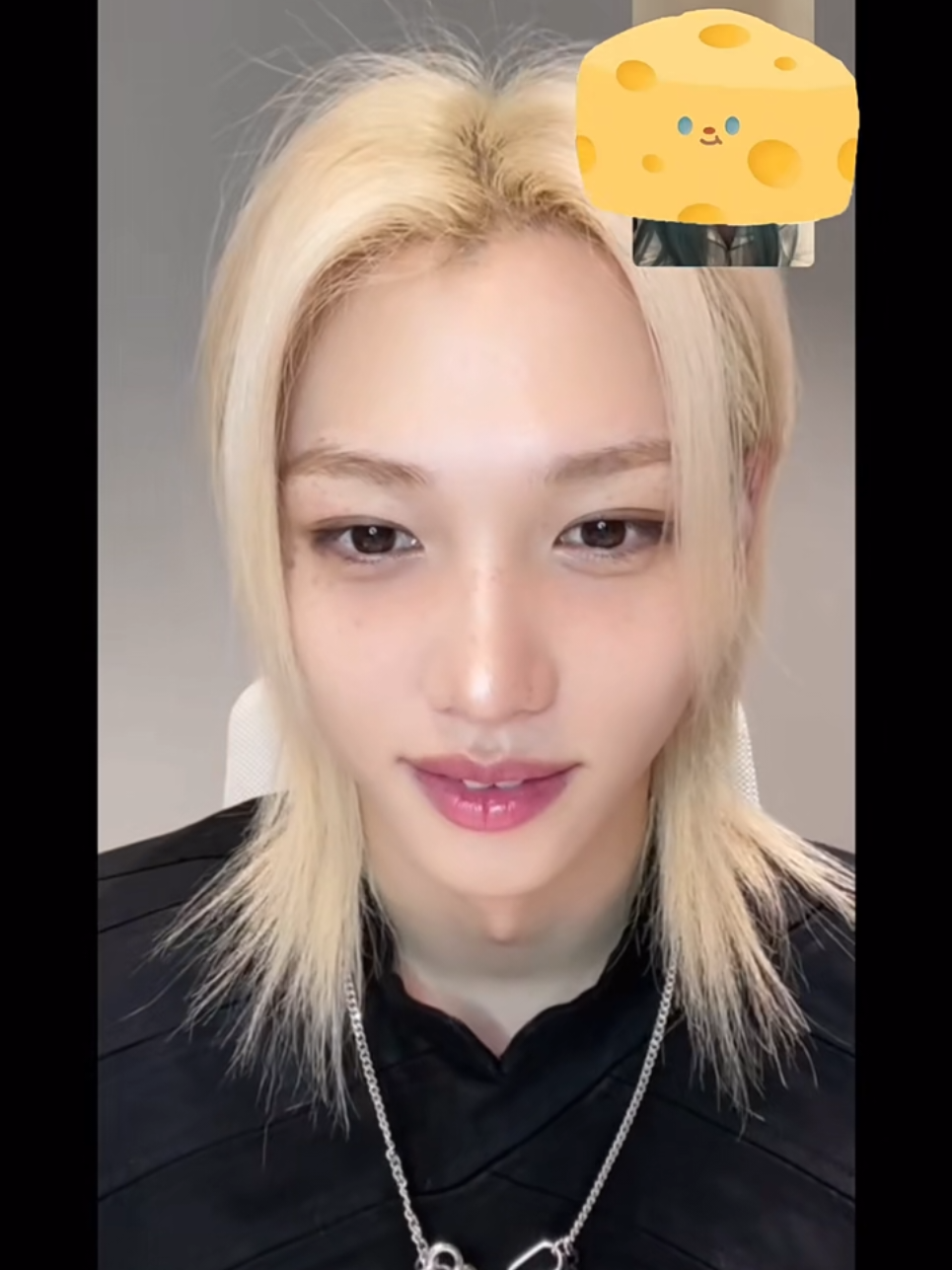 261025 Op taught Felix a new chinese sentence 🫠🤏🤍 #Felix #StrayKids  #스트레이키즈 #필릭스  #KARMA   📽.123