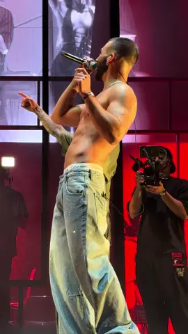 Si Manuel me mira así, yo ya puedo morir tranquila🫠@Manuel Turizo #paratiiiiiiiiiiiiiiiiiiiiiiiiiiiiiii #concierto #201 #tour #manuelturizo 