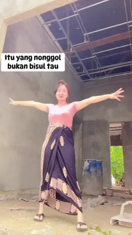 memantau pembangunan 🤣#hiburan #indahsari #dailyvlog #lucu 