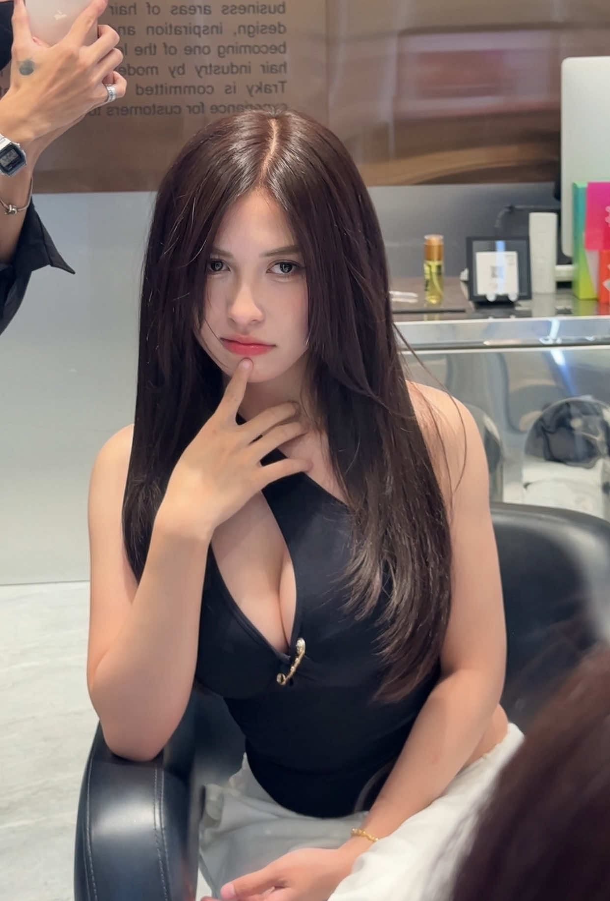 Trùm cuối ở sau 