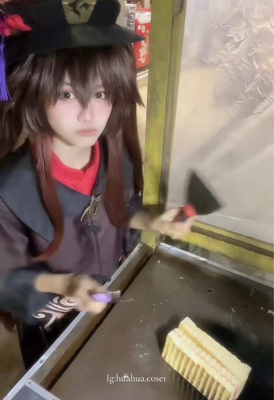 POV: pemakaman sepi🥰 #cosplay#hutao#ghensinimpact#fyp#rotibakar 