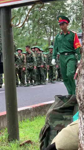 Không biết anh đẹp trai này có Bồ chưa taaa ??thấy đẹp trai đẹp quá nên quay 😆 #xuhuong #fyp #trungdoan66_eahleo 