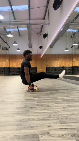 Just out here spamming handstands 🤸🏾 #GymTok #streetworkout #gymshark #fyp #Fitness 