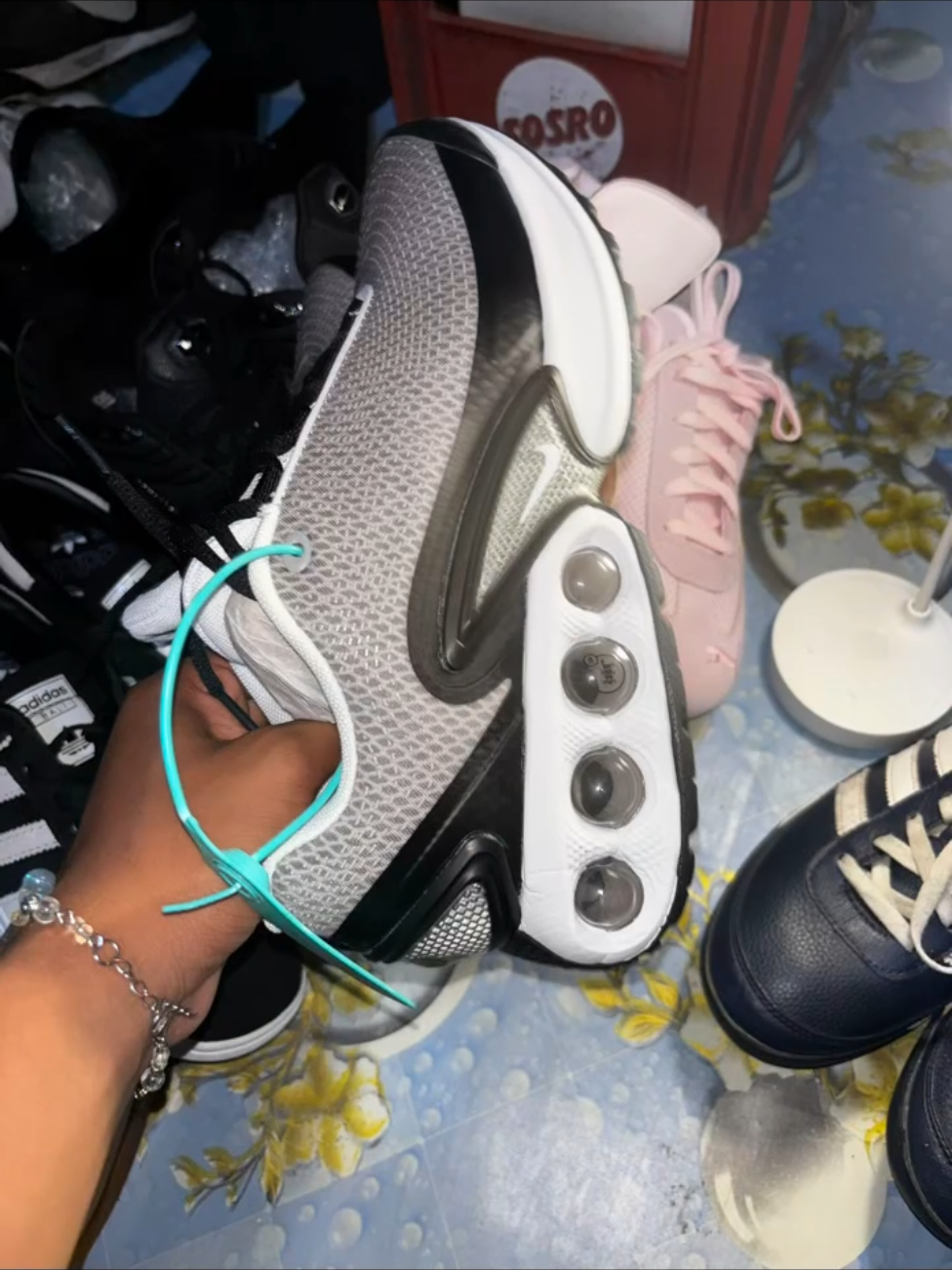 nike Tn yang putih🤍#fyp #virall #outfit #sepatu #niketn 