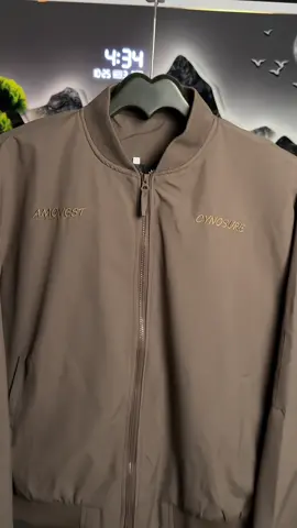 (HÀNG MỚI VỀ 2025) Áo khoác gió nam nữ kiểu dáng bomber hai lớp có túi kéo khóá hoạ tiết thêu nổi trẻ trung, phong cách AKG035 #aokhoacgionamnu #aothudong #thoitrangnamnu #thoitrangnam 