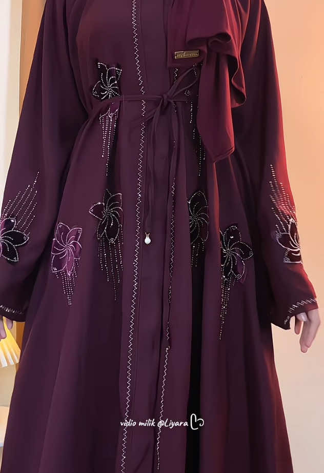 masyaallah cantik banget 😍😍 sudah free tali juga yaa, langsung co sekarang, jangan sampai kehabisan 🫶🏻 #abaya #abayagirls #abayastyle #abayafashion 