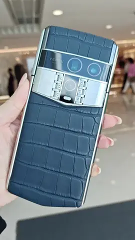 Agent Q Blue Alligator Skin Model #vertu #smartphone #luxuryphone #luxury 