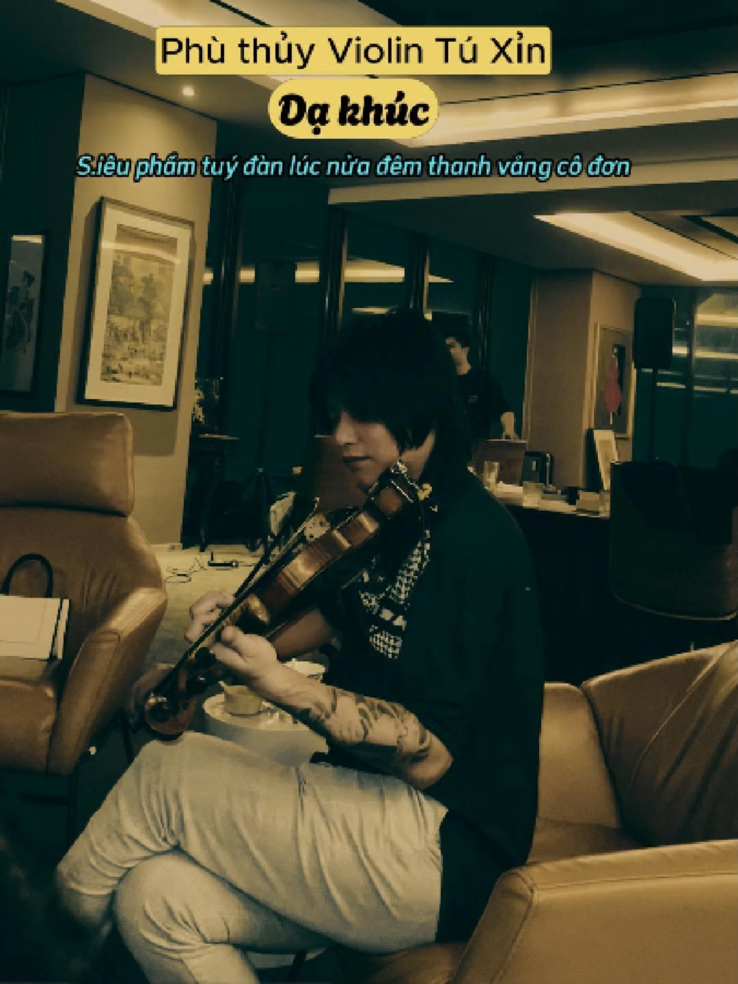 Cực mê những lúc Tú Xỉn tấu đàn giữa đêm khuya thanh vắng, lại thêm chút m.en tình nồng, tiếng đàn cất lên đầy m.a  m.ị,  m.ị hoặc, ai o.án, cô l.iêu, th.ấm đ.ẫm muôn vàn đ.ắng c.ay, d.ay d.ứt đến t.ận cùng tâm can...  Nghe bao nhiêu lần rồi, cứ mỗi đêm khuya tịch mịch như này, đều thấy Tú Xỉn cô đ.ơn, r.út r.uột r.út g.an đàn, để rồi như m.oi r.uột, m.oi g.an người nghe...  Tiếng đàn Tú Xỉn lúc ấy c.ứa đến t.ận c.ùng những n.ỗi đ.au s.âu th.ẳm nh.ất, kh.iến người nghe đ.au đ.ớn v.ô t.ận trong từng giọt đàn Tú Xỉn tấu nên...  1 Th.ần đồng, 1 Qu.ái k.iệt, 1 Ph.ù th.uỷ, 1 Th.iên tài Violin hiện diện giữa cuộc đời là có thật: TÚ XỈN - T.ƯỢNG Đ.ÀI VIOLIN VIỆT NAM #tuxin #tuxinviolin #anhtuviolin #dakhuc #xuhuongtiktok #fyp #music #xuhuong #xuhuong2025 #xuhuongtiktok2025 #violincover #violin #violinist #lequyen