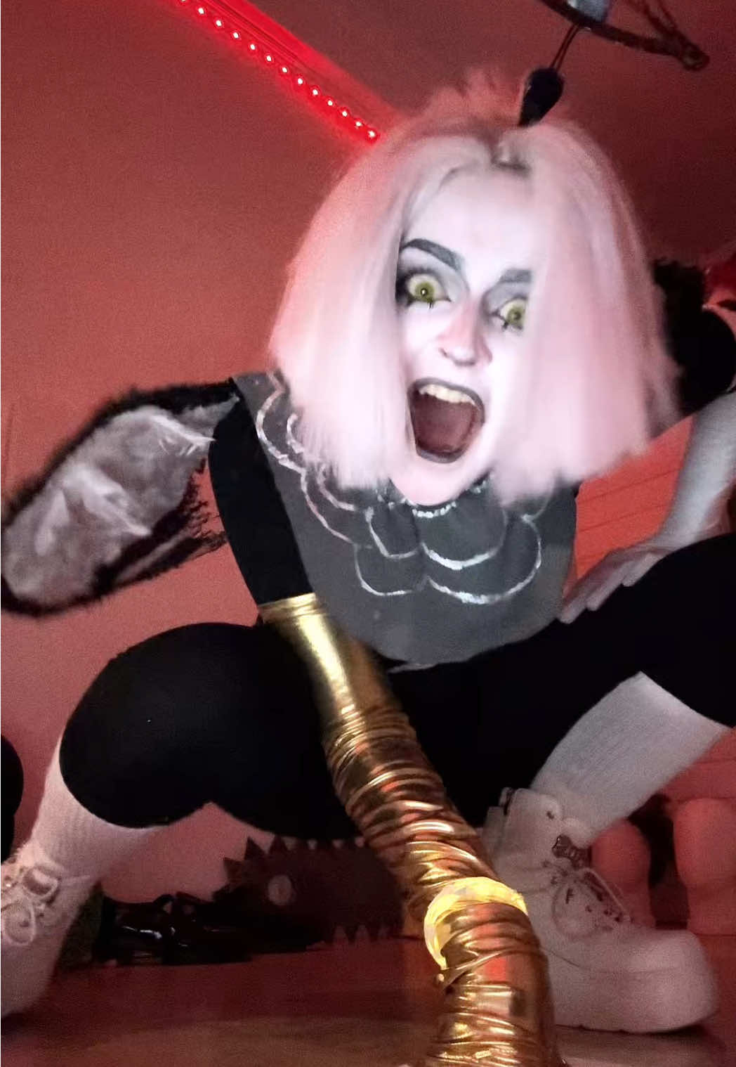 🎸⚔️🪽#hazbinhotel #lute #hazbinhotelgravity #cosplay #lutehazbinhotel 