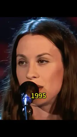 Head Over feet 🎶 #alanismorissette #nostalgia #remember #music #fyy 