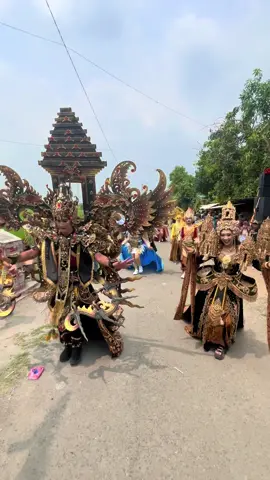 Siapa yang tau itu costum berapa kg ?? #karnaval #rejeni #soundhoreg #sidoarjo #krembung 