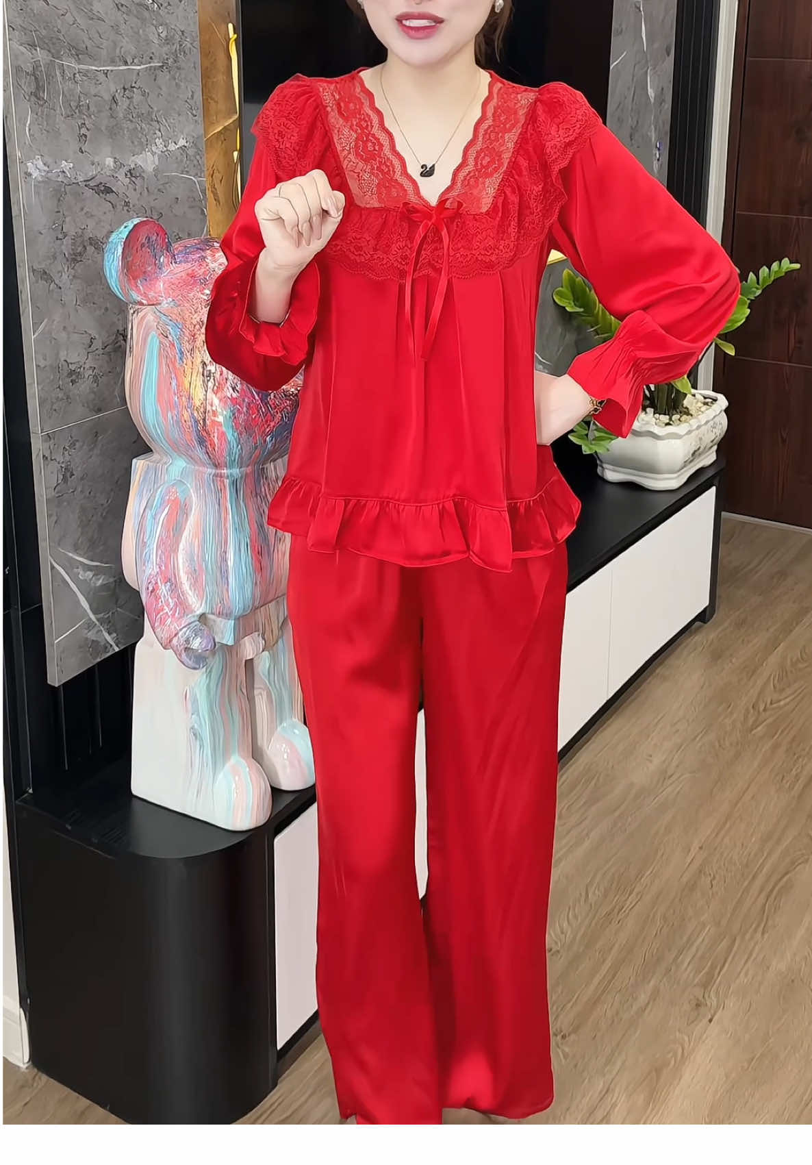 Màu đỏ nịnh da lắm í 😍