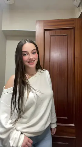 dame direcciones😁 si me la sé mejor #fyp #parati #rauwalejandro #vlc #guapa morena valencia