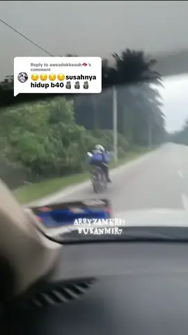 Replying to @aweadokkesoh🫦 susah laa.. g keje pon naik honda kambing je .. nak hujan plak tu @bukan mir nasib xbasah 😛😛 #fyppppppppppppppppppppp #xy #fyp #xyzbca #harisukannegara 