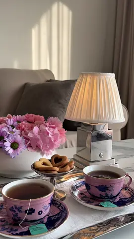 Table lamp ✨ Mug with saucer ✨#اكسبلورexplore #الشعب_الصيني_ماله_حل😂😂 #نتشار_سريع #ورد #الامارات 