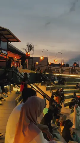 Vibes senja emang gapernah gagal 🍂