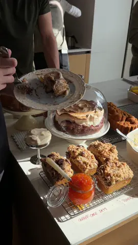 Cam asa a fost la @Mara Manoliu Apartamento Cafe 🫰🏻 multumesc de invitatie si felicitari pentru tot, cam bine 😘