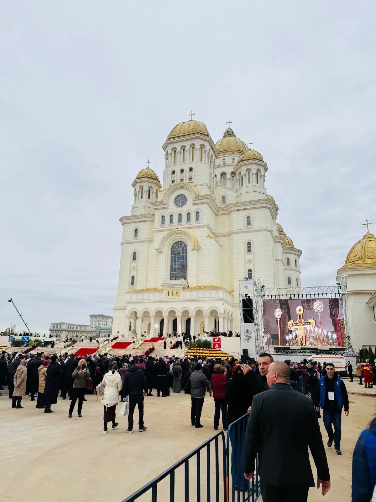 Catedrala Mântuirii Neamului #catedralaneamului  #sfintirebiserica #credintasirugaciune🙏 #creatorsearchinsights 