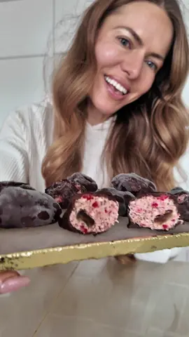 Raspberry Cheesecake Bites 👇🏻 Ingredients: 	•	4 oz cream cheese (about half a package) 	•	1 cup vanilla Greek yogurt 	•	1 cup raspberries 	•	½ cup chia seeds 	•	7 dates, finely chopped 	•	Date syrup to taste (optional, for extra sweetness) 	•	½ cup dark chocolate flakes 	•	1 tablespoon coconut oil Method: Mix together cream cheese, vanilla Greek yogurt, and raspberries until smooth. Add chia seeds and chopped dates, then mix well. If you prefer a sweeter taste, drizzle in some date syrup. Form small round dessert bites and place them in the freezer for about 1 hour. Melt dark chocolate flakes with coconut oil, then dip each frozen cheesecake bite into the melted chocolate. Freeze again for another 30 minutes. Keep them in the freezer, but take them out 20 minutes before serving for the perfect creamy texture. #healthydessert #raspberrydesert #EasyRecipe #easydessert 