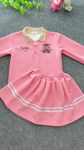 Set áo chân váy xếp ly chất nỉ 2 da bóng đẹp cho bé. #thoitrangtreem #xuhuong #setxinhchobe #setthudongchobe #setthudong 