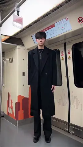 这家伙，你们很熟悉吧😄 #198cm #china #chinastyle #boy #OOTD #douyin抖音 #foryou #tiktok #taller #height #fyp #viral #❤️ #2025 