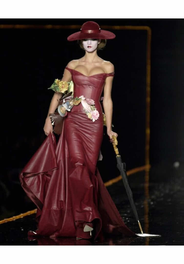 @Gisele Bündchen for #jhongalliano fall 2000 #viral #Runway #foryou #fyp 
