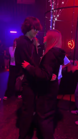 Здесь была моя #перваялюбовь, здесь были мои первые друзья… #медляк #порталпепел #дискотека #клуб 