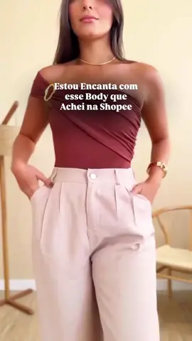 Sofisticação que valoriza seu look. O Body Feminino Fivela Elegante modela a silhueta e adiciona um toque moderno e chic a qualquer produção. 👉 Garanta o seu e arrase em estilo em todas as ocasiões! #shopee #comprasnashopee #comprasonline #body #bodycomfivela 