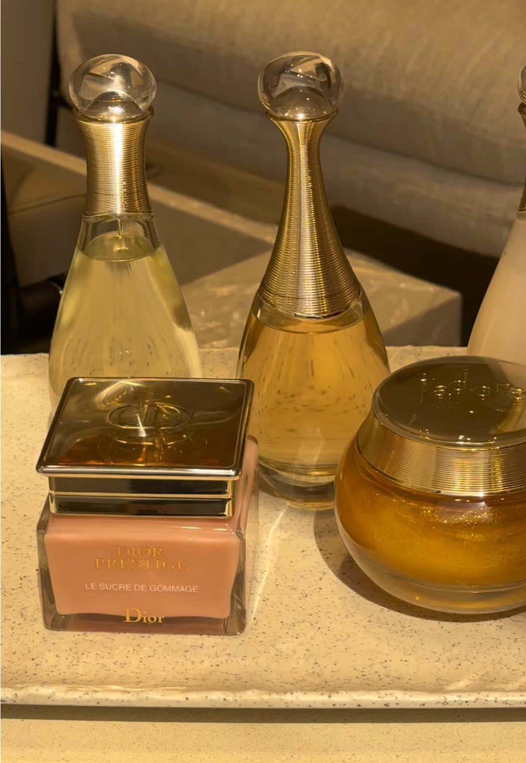 ⁨	دللي روتينج شوي 💖 مانيكير وباديكير بمنتجات Dior ✨ الفخامة تبين من أول لمسة 😍 #مانيكير #باديكير #ديور #صالون #روتين_دلعة     ⁩