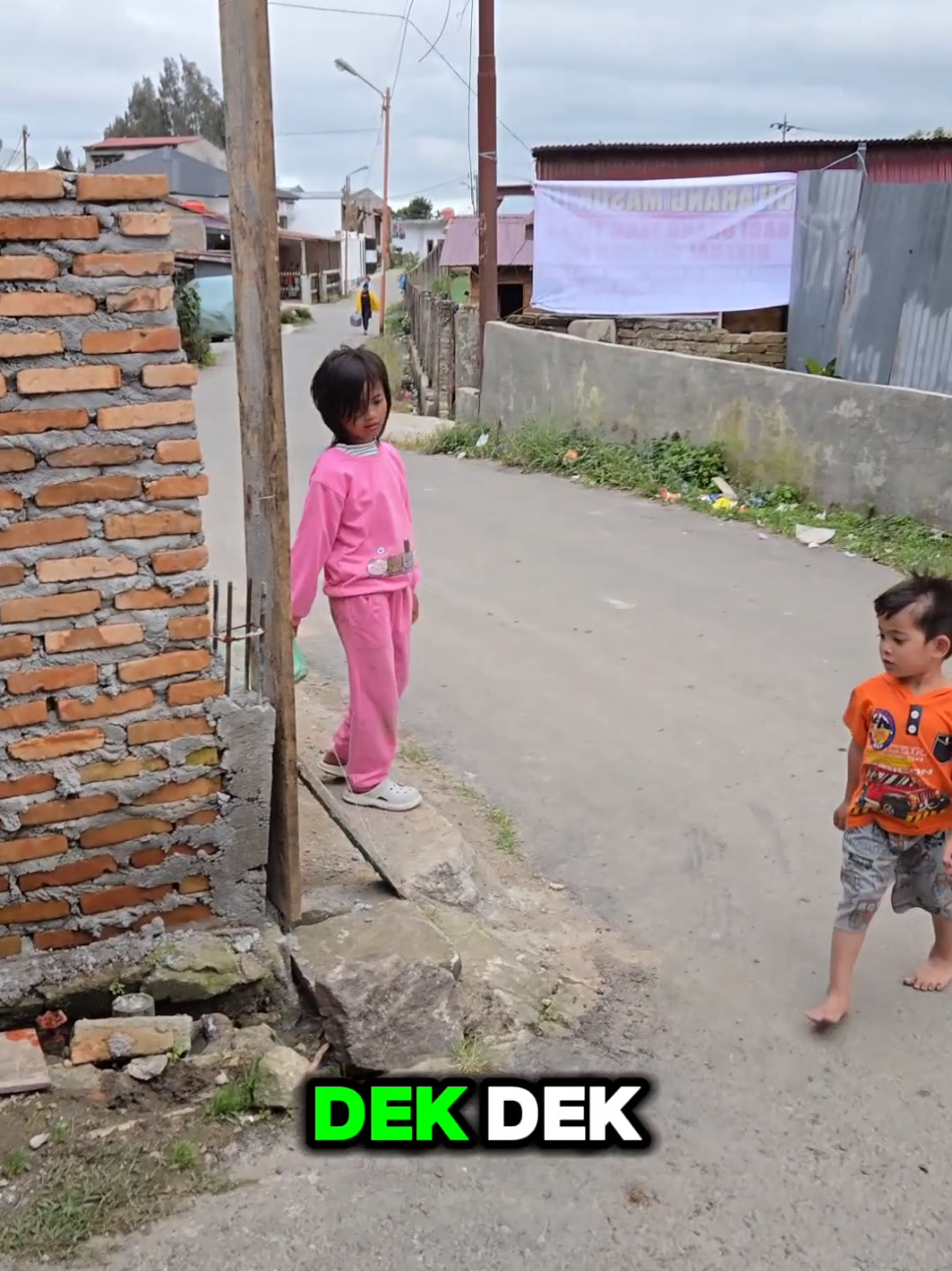 kok adek adeknya aeperti bingung ya.. apa saya ngomongnya kurang jelas..? 🙄🙈 #drindratarigan #klinikdoaibupersada #prank #humor #bercanda 